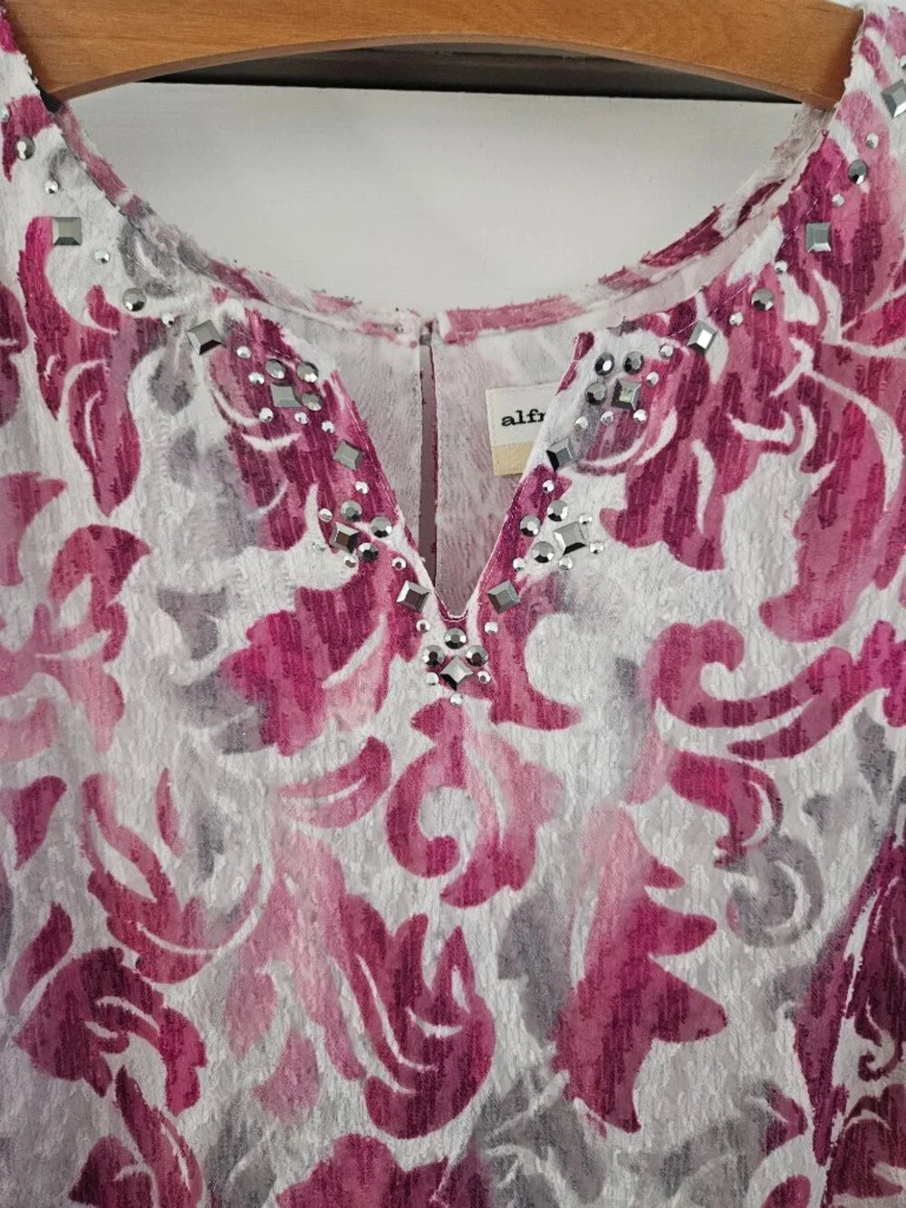 Alfred Dunner Veneto Valley Pink Gray White Floral Embellished Vneck 18W Blouse